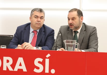 Santos Cerdán y José Luis Ábalos, ex secretarios de Organización del PSOE, en una imagen de archivo.