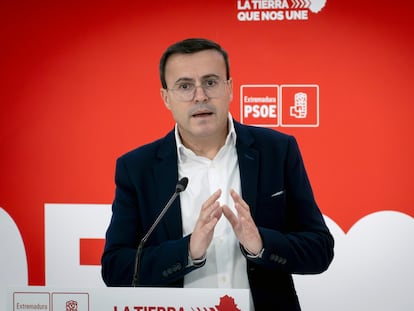 MÉRIDA, 11/02/2025.- El secretario general del PSOE de Extremadura, Miguel Ángel Gallardo, durante la rueda de prensa ofrecida este martes, sobre asuntos de actualidad, en Mérida. EFE/ Jero Morales
