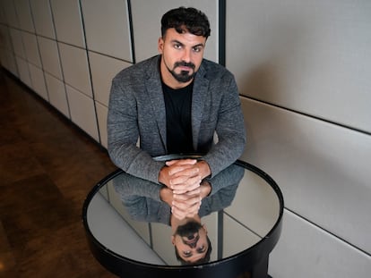 El buzo de rescate Eduardo Blasco posa en un hotel en Madrid. 