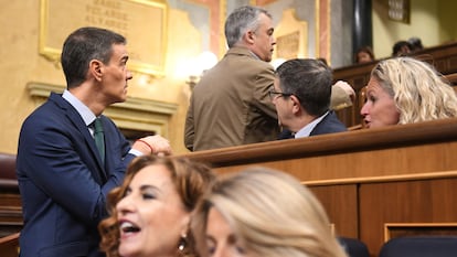 Pedro Sánchez, Santos Cerdán y Patxi López, el miércoles en el Congreso.
